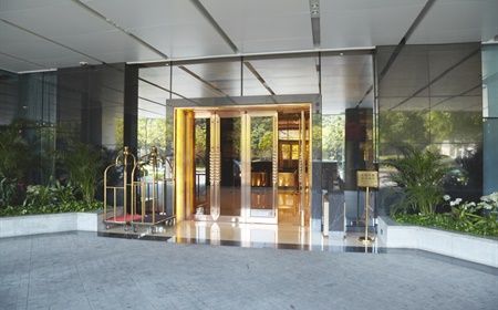 Placing plants in hotel lobby? What are the possibilities?